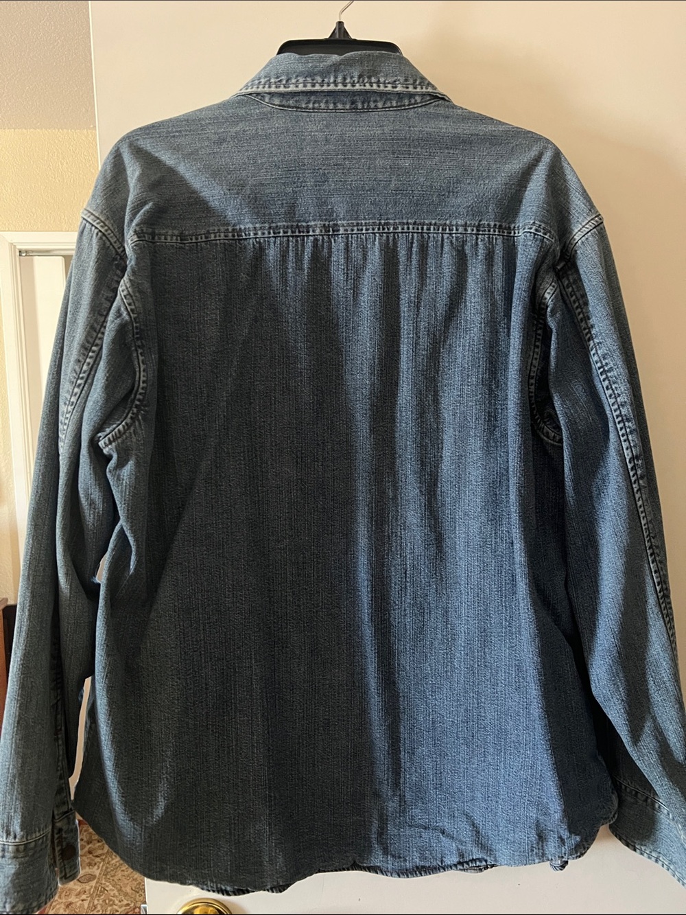 Levi's Blue Denim Shirt Jacket with Blue and Cream Plaid Lining - Picture 6 of 6